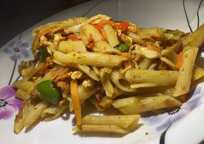 A picture of Shredded chicken and beef vegetable macaroni.