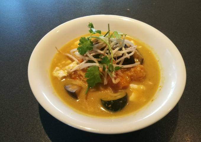 A picture of Indonesian Vegetable Yellow Curry (Vegan/Vegetarian).