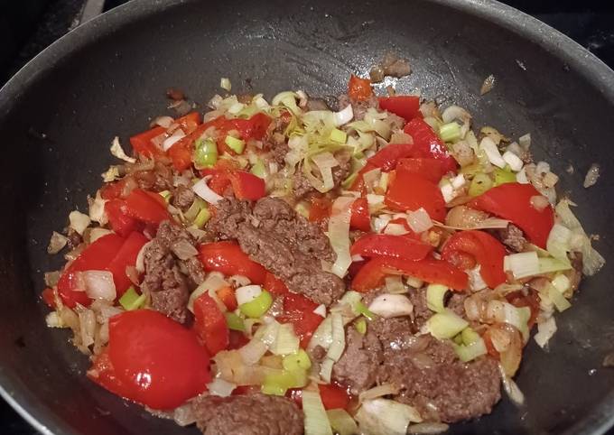 A picture of Beef Casserole with veges (leeks,cabbage,celery tomato,capsicum).