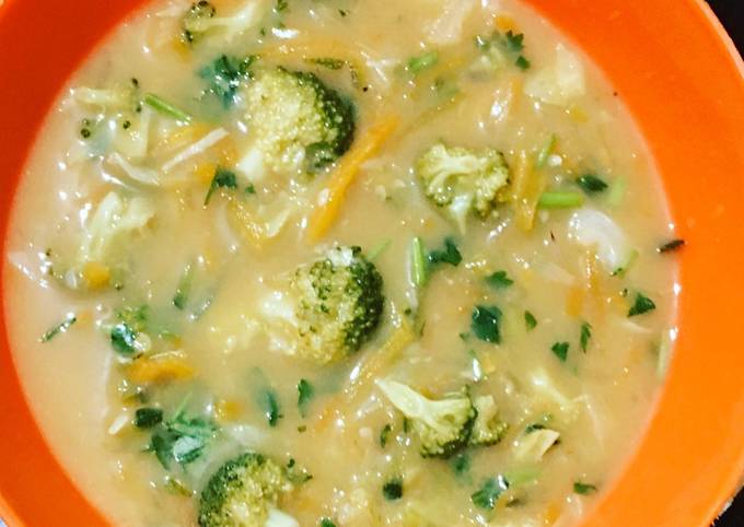 A picture of Cream of broccoli soup.