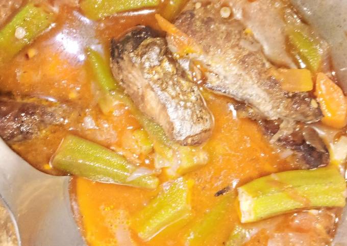 A picture of Dried fish stew with veggies.