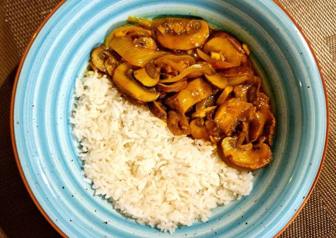 A picture of Mushroom Curry Rice (Vegetarian).