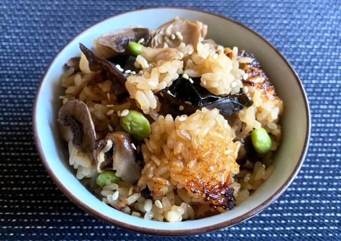 A picture of Dried Mushroom ‘Okowa’ Glutinous Rice.