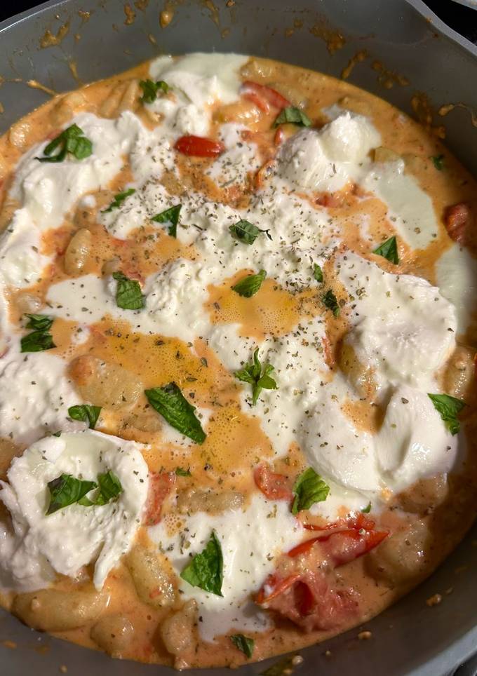 A picture of Burrata and Cherry Tomato Gnocchi.