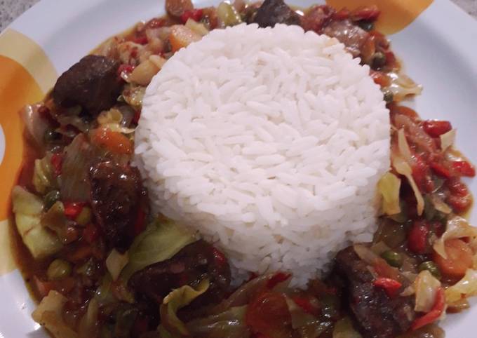 A picture of White rice n liver vegetable source.