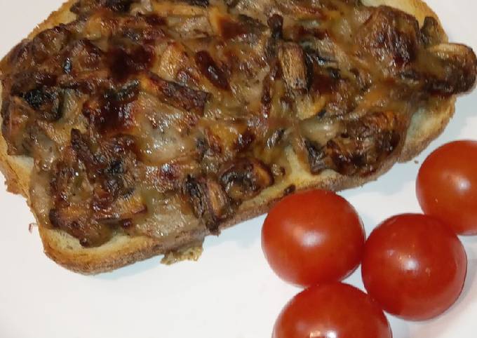 A picture of Mushroom and truffle ham toast topper in airfryer.😋😋.