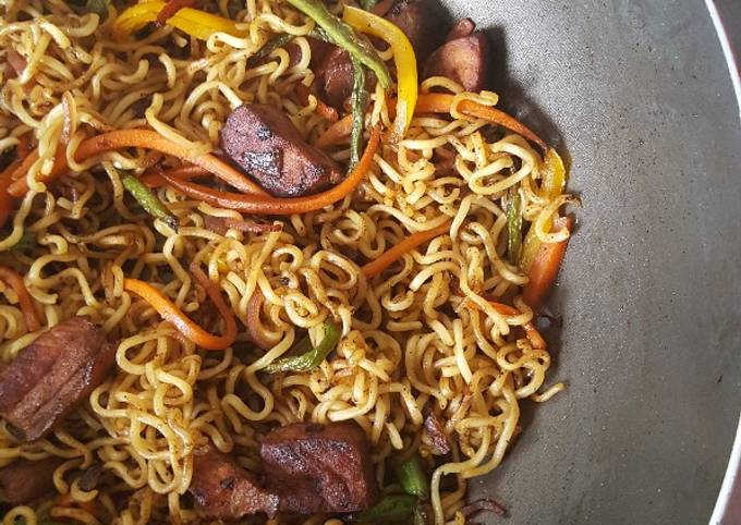 A picture of Pork & Veggie Stir Fry Noodles.