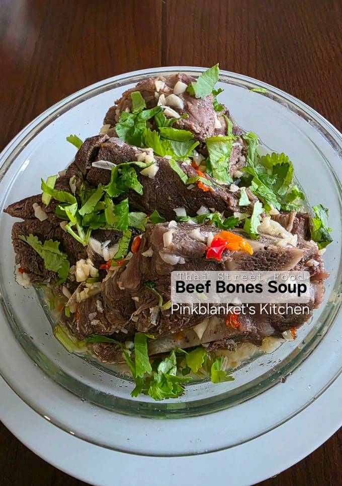 A picture of Thai Street Food ~ Beef Bones Soup.