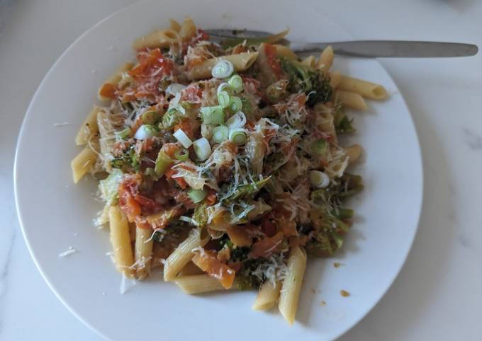 A picture of Tomato & Broccoli Pasta.