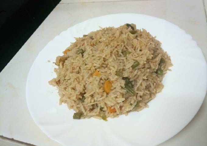 A picture of Vegetable pilau.