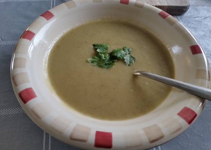 A picture of Jerusalem artichoke and marrow soup.