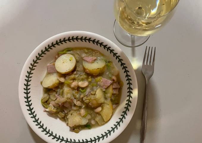 A picture of Leek, Turkey Rashers & Two Beans One-Pot.