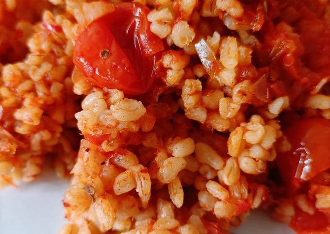 A picture of Bulgur Pilaff with Vegetables.