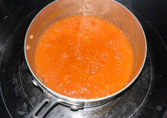 A picture of Old tomato/ old onion marinara sauce.