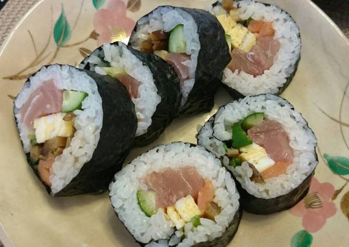 A picture of Futomaki－Thick Sushi Rolls Filled with Vegetables.