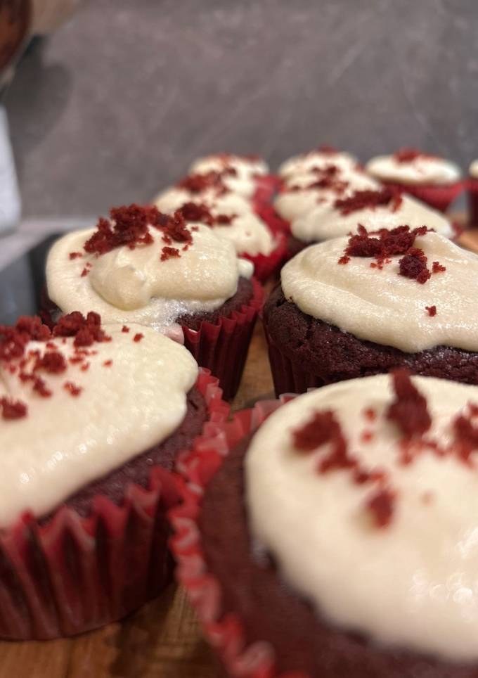 A picture of Red Velvet Cupcakes.