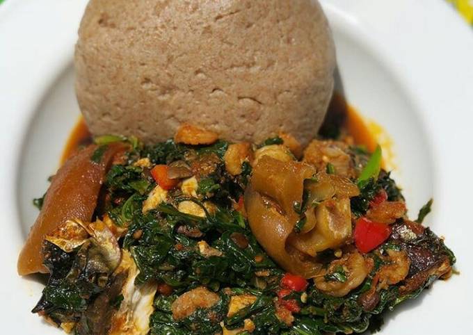 A picture of Tuwon alkama and vegetable.