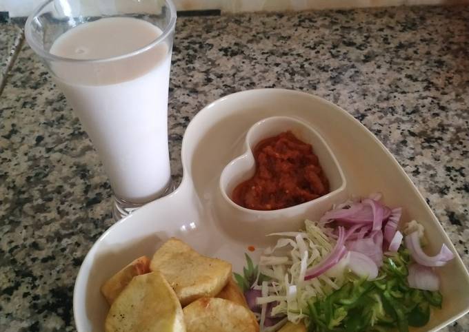 A picture of Fried sweet potato with vegetables.