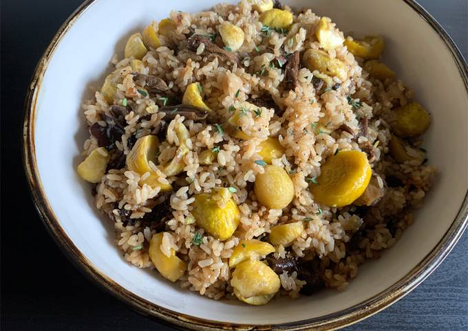 A picture of Chestnuts & Dried Mushrooms Rice.