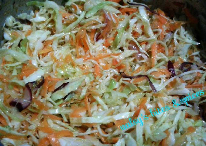 A picture of Carrots with cabbage.