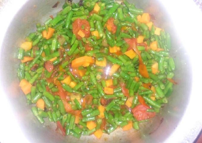 A picture of French beans veggies stew.