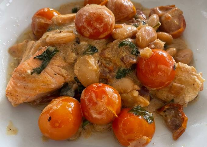 A picture of Salmon with tomatoes and crème fraiche.