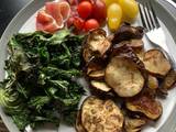 A picture of Air fryer crispy kale and roasted aubergine crisps with jambon and heritage tomatoes - energy saving.