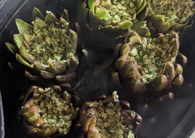 A picture of Breadcrumbs-stuffed artichokes.