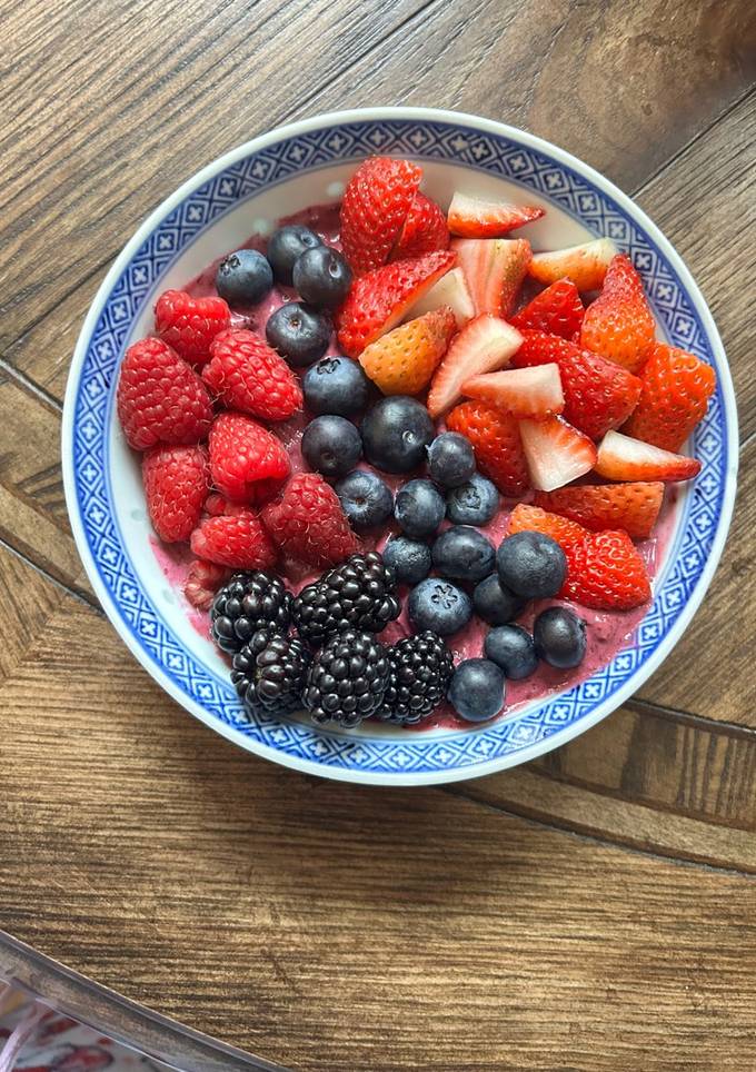 A picture of Easy and Quick Smoothie Bowl.