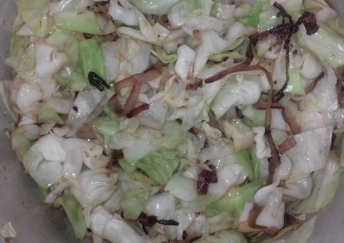 A picture of Garlic Onion Fried Cabbage.