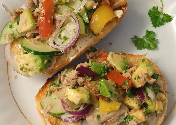 A picture of Healthy Avocado tuna salad.