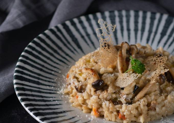 A picture of Creamy Mushroom Risotto with Parmesan.