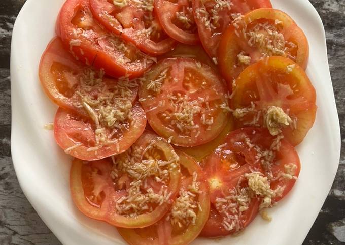 A picture of Tomato Garlic Salad.