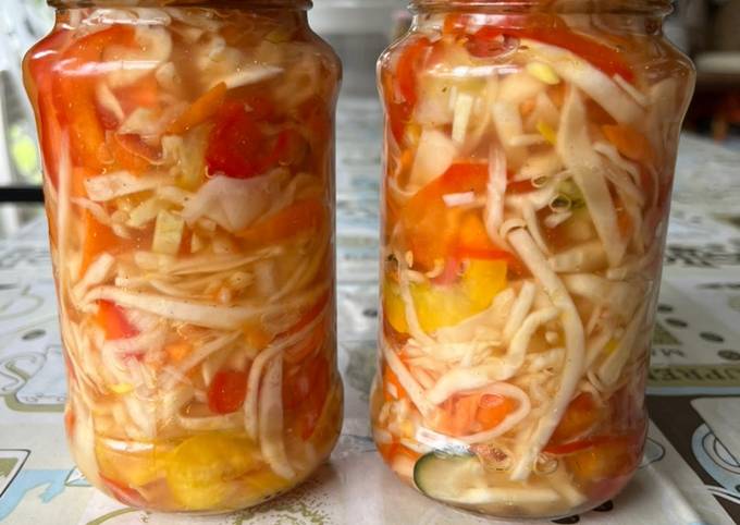 A picture of Pickled cabbage salad - čalamáda.