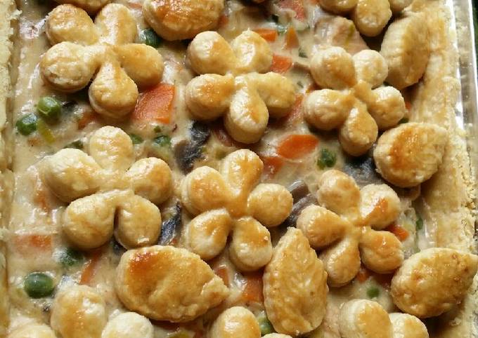 A picture of Creamy chicken and vegetable family pie.