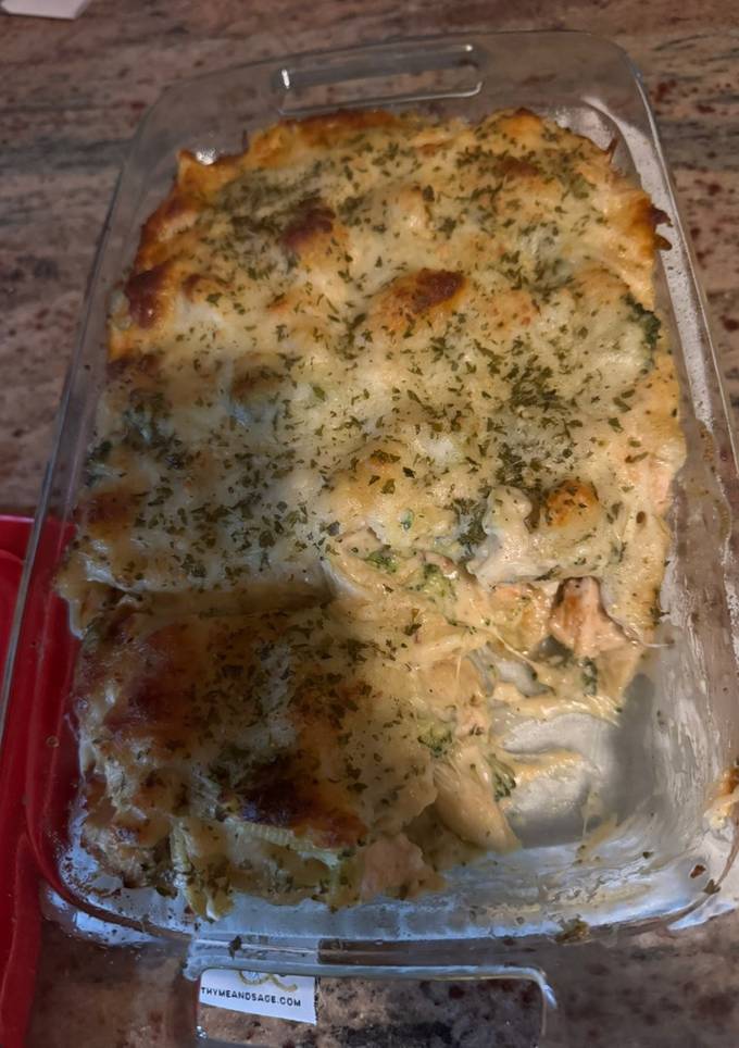 A picture of Baked Chicken Alfredo Pasta.