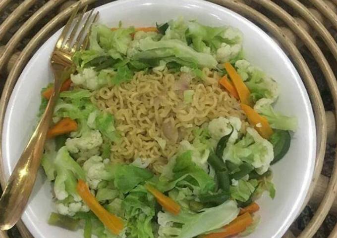 A picture of My Christmas vegetable indomie.