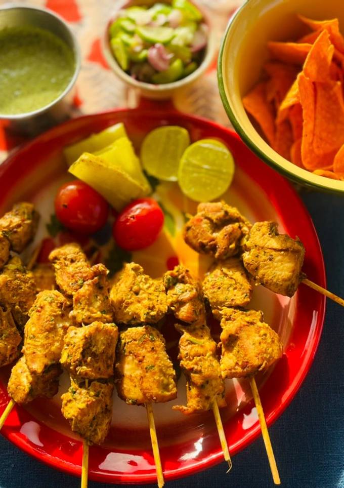 รูปของ ไก่ Tikka Skewers🍗/มิ้นต์ Sauce🍵/อาจาด🥒/Nacho Party Set🎉🍋(Chicken Tikka with mint Sauce🌶️🧄)
