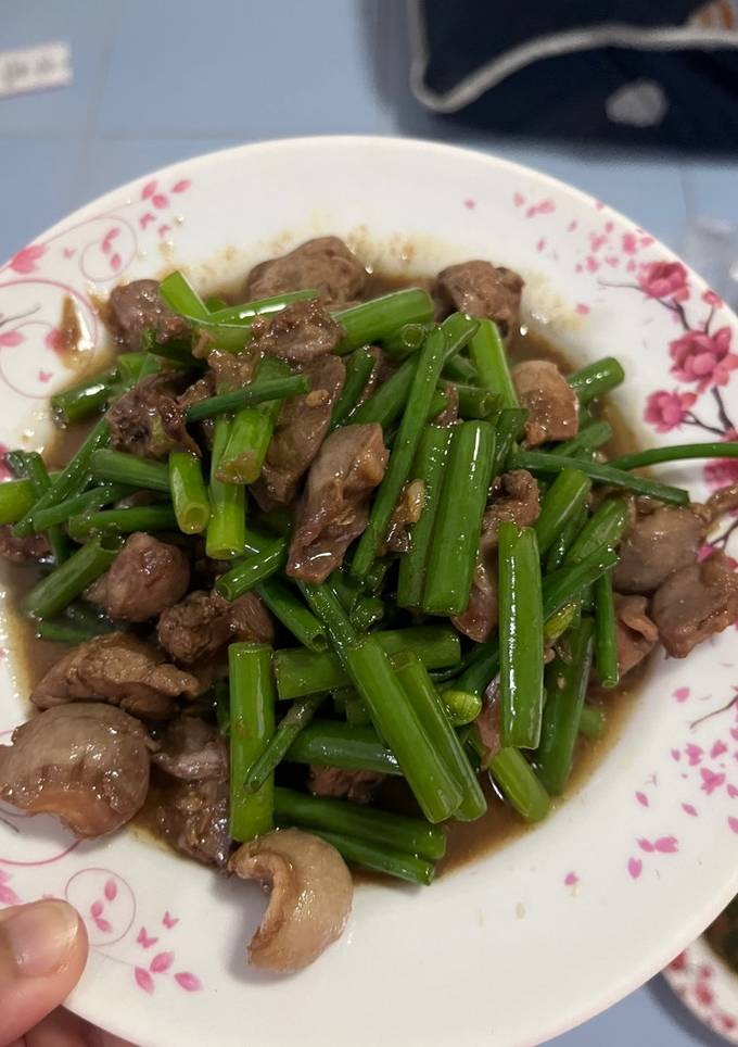 รูปของ ผัดดอกหอมใส่เครื่องในไก่