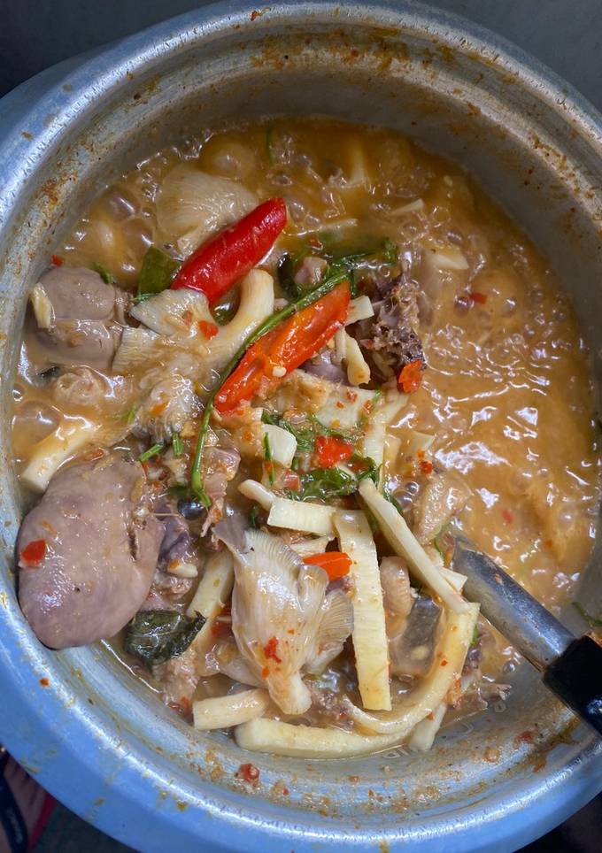 รูปของ แกงกะทิไก่บ้านใส่ยอดมะพร้าว