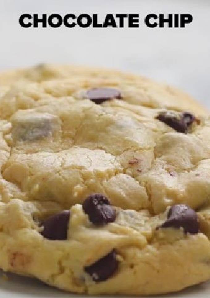 A picture of Chocolate chip cake mix cookies 😋😋.