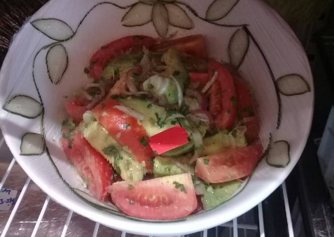 A picture of Tomato Avocado salad #Author Marathon#.