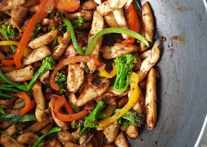 A picture of Chicken and Veggie Stir Fry.