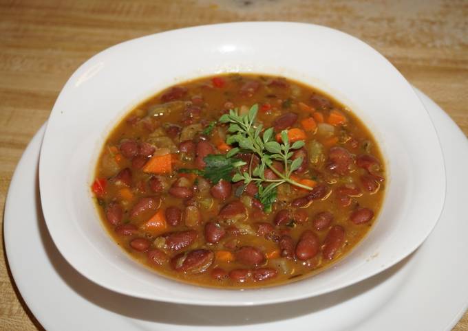 A picture of KIDNEY BEANS AND VEGETABLES SOUP, VEGAN. JON STYLE.