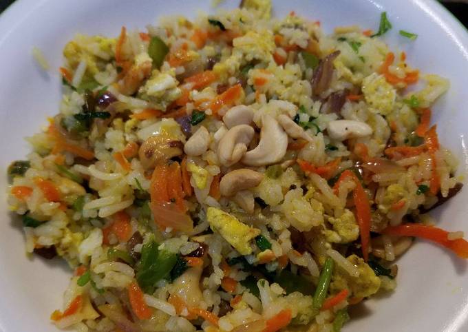 A picture of Egg & vegetable stir fried rice.