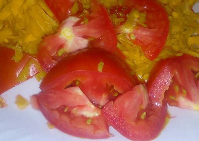 A picture of Tomato carrot salads #author marathon#.