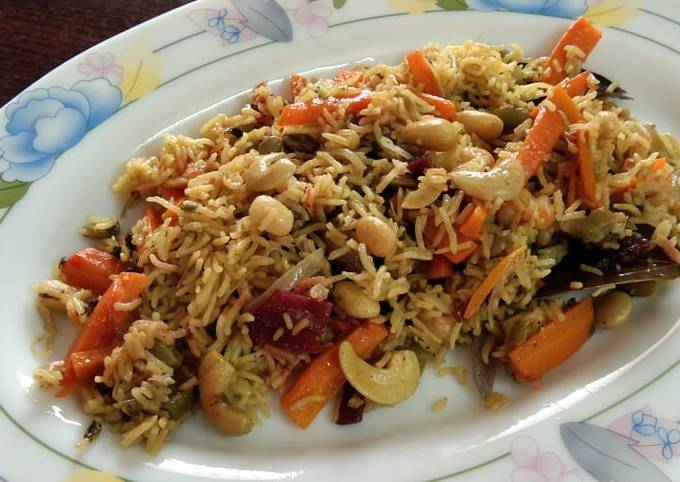 A picture of Vegetable biryani.