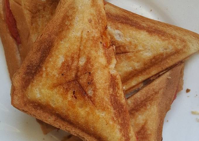 A picture of Tomato Boiled Eggs Toasted Sandwich.