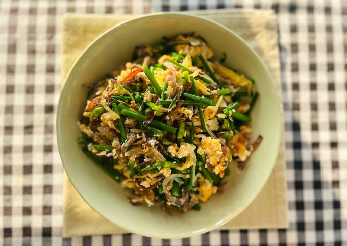 รูปของ เห็ดหูหนูเส้นผัดกุ่ยช่ายกับไข่🍄🥚🍳