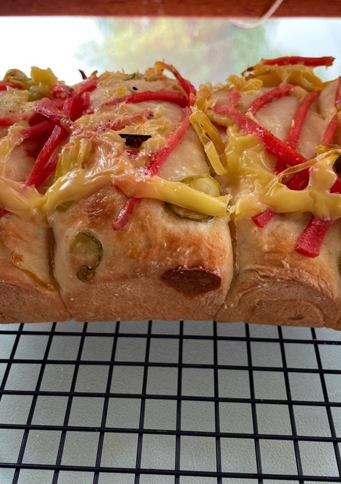 รูปของ ขนมปังแฮมชีสพริกและแตงกวาดอง🍞🥒🧀🌶️(Ham&Cheese with pickled Jalapeno Bread)